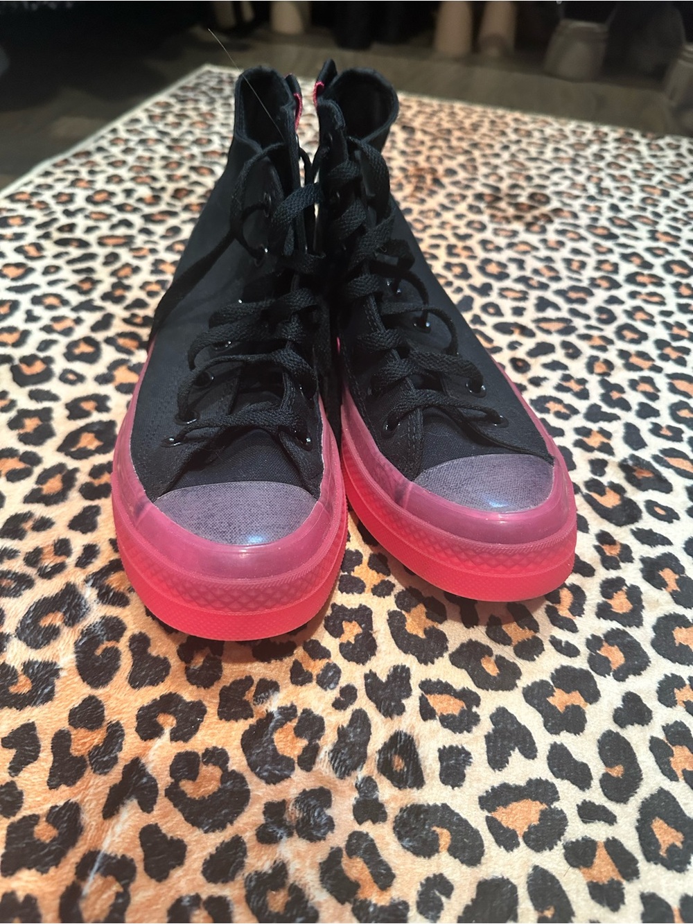 Women’s High Top Converse Size 8 Black with hot pink Sole - Picture 3 of 7
